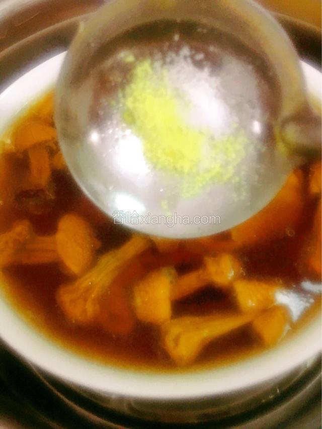 加入盐和鸡精调味即可