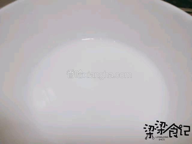倒入水淀粉勾芡