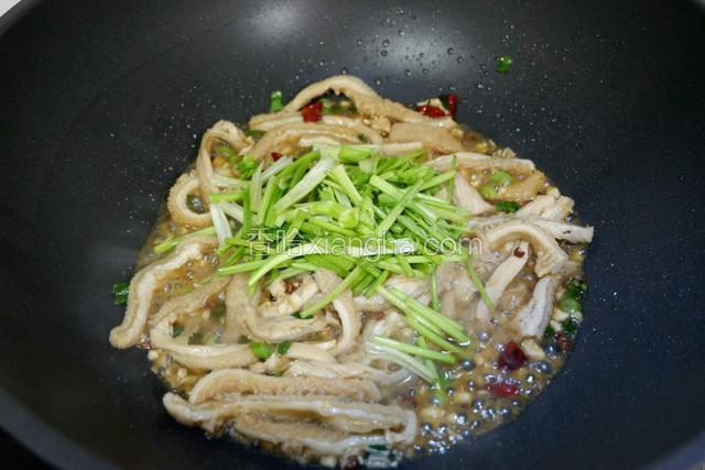最后加入香菜段