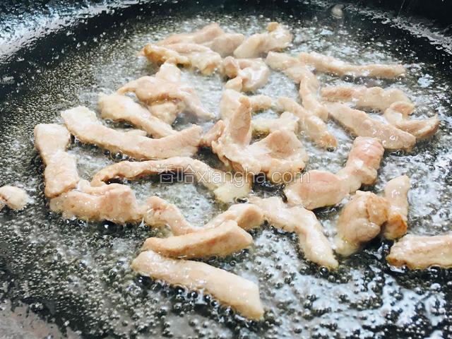 待肉变色后