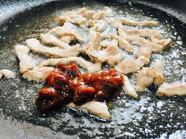 加入适量豆瓣酱