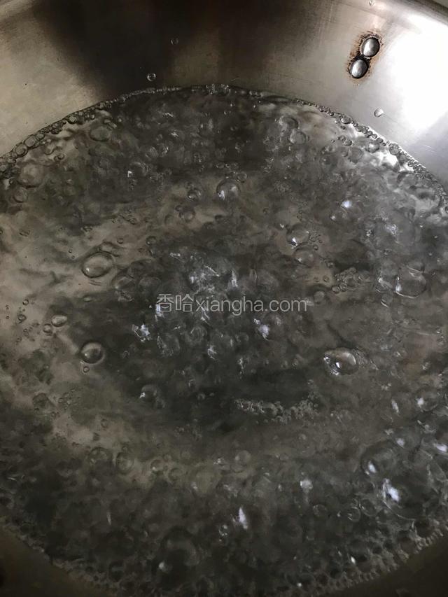 锅内烧开水