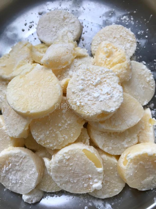 全部裹好淀粉待用