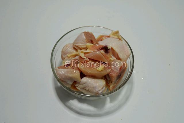 鸡大腿剁成小块
