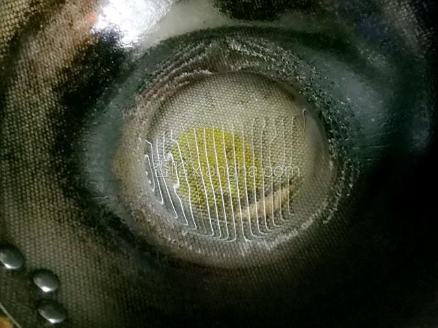 热锅中烧油