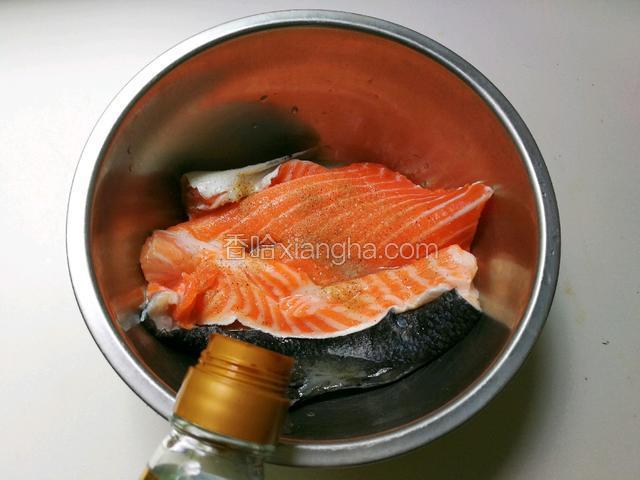 放一勺蒸鱼豉油