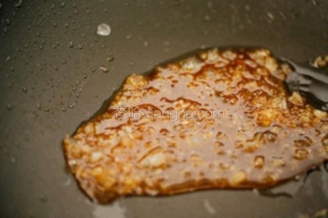 炒糖色起泡的时候导入五花肉