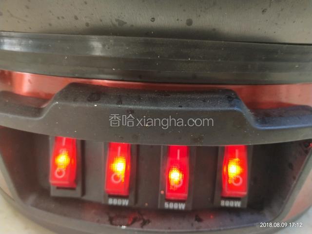 15分钟后开火。(因为我们夲地气温已经高达38度了，所以二次醒发时间我只用了15分钟，所以15分钟后就可以开火了)

开火后待水烧开，大火蒸20分钟后，馍馍的香味已经满屋飘香了，这时间花卷已经熟了。但是也不要急着揭锅盖，因为急着揭锅盖，花卷会塌了，十分钟后再开锅盖，一个个软呼呼的花卷就成了。