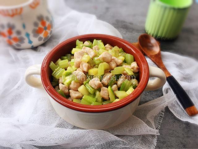 芹菜肉丁