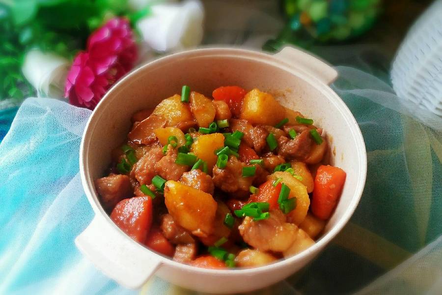胡萝卜土豆烧肉
