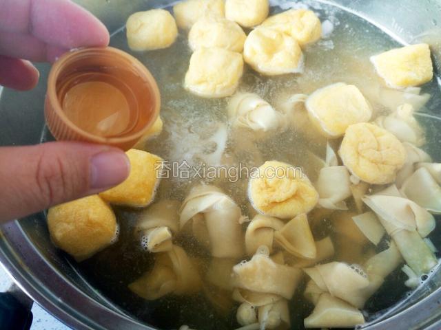 豆制品最后焯水 放一点醋 取出豆腥味