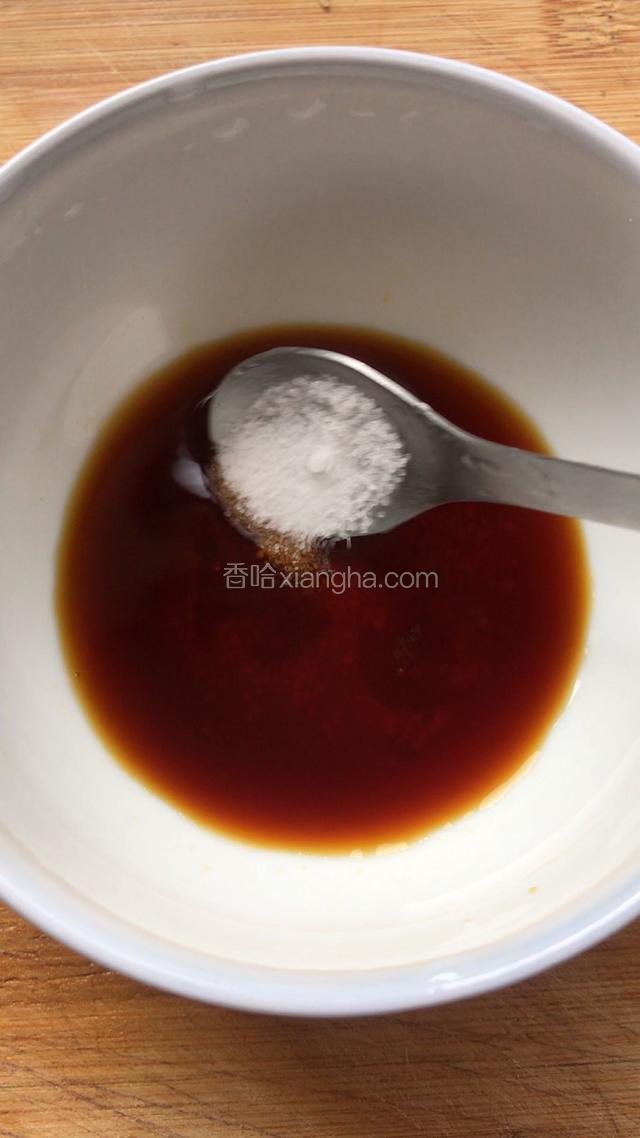 盐，糖，料酒，蚝油，生抽，鸡精调汁