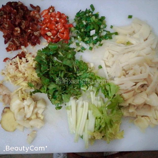 【切菜】需要用到的材料切好备用