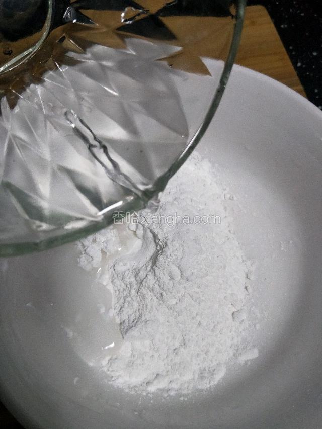 加入适量的水。