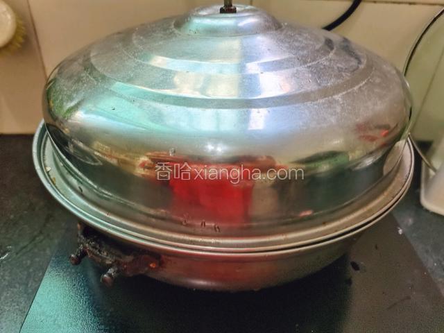 盖上锅盖，大火烧开，蒸煮15-20分钟
