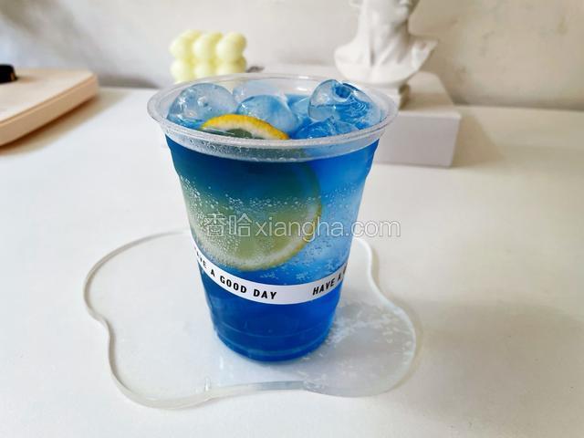 加入蓝柑糖浆