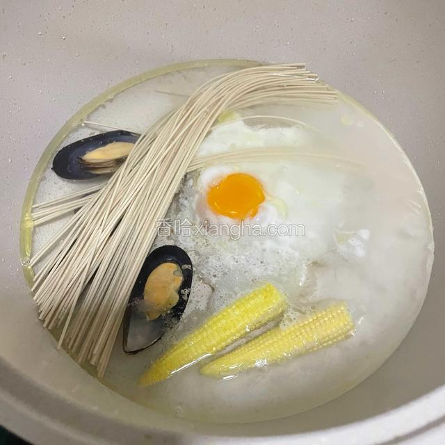 煮沸后加入荞麦面