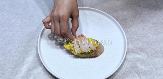 北极虾生虾放顶部。