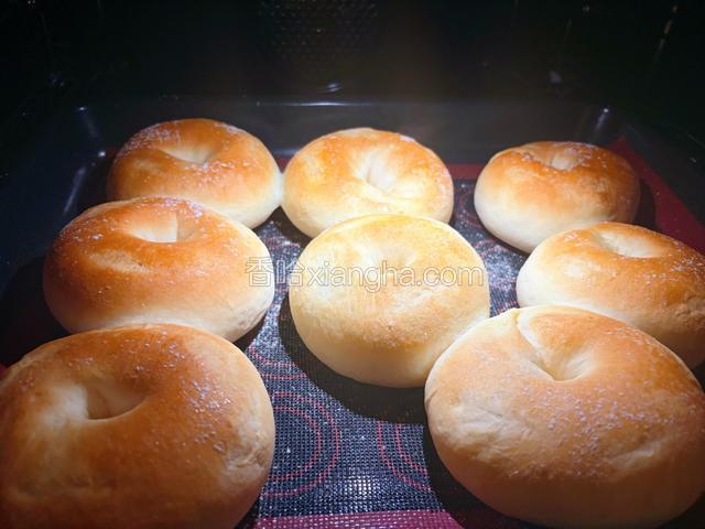 提前10分钟预热
热风模式 165℃ 19分钟
第9–10分钟看上色，金黄就盖锡纸
（注意温度不能太高，高了会烤干、就没那么奶香了）