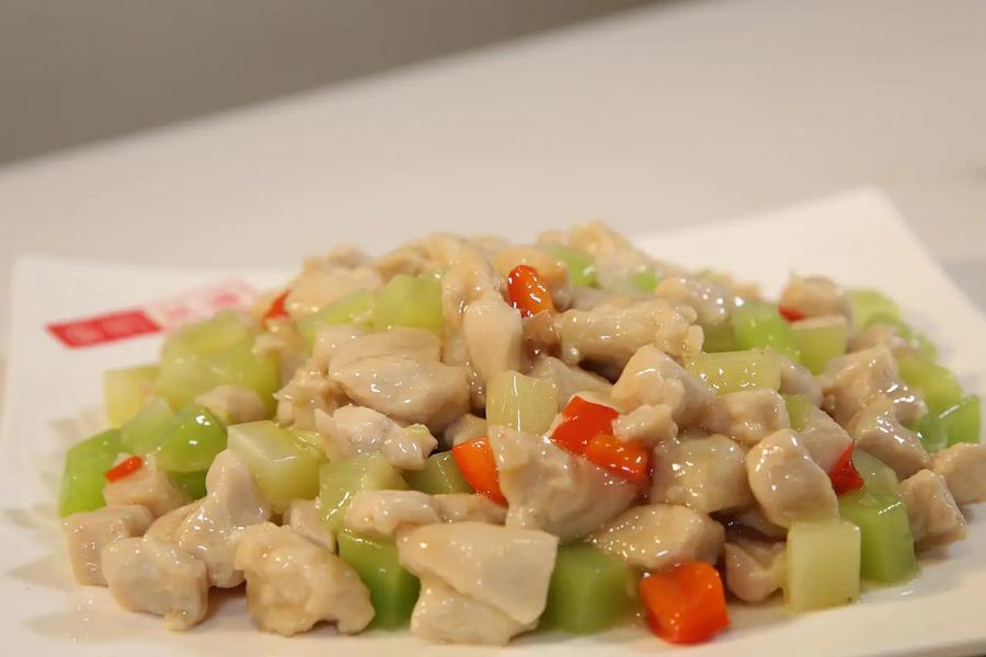 青笋炒鸡丁