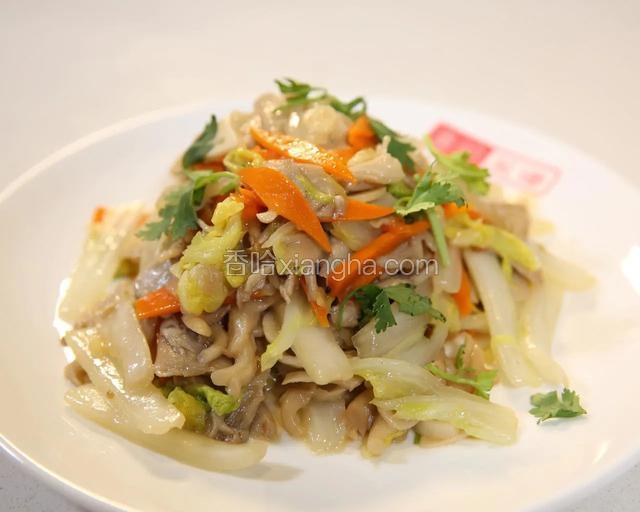 白菜炒鲜蘑