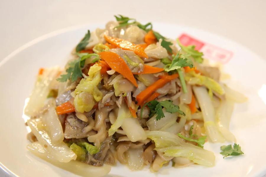 白菜炒鲜蘑