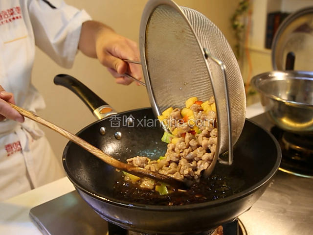 黑椒炒鸭丁