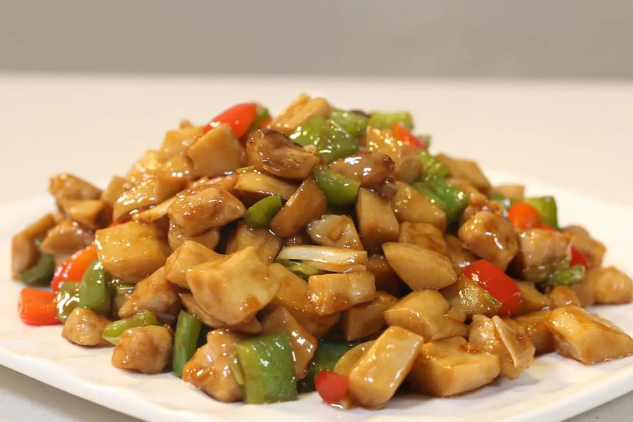 鲍菇炒肉丁