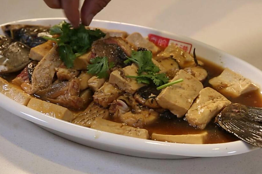 垮炖鲜鱼豆腐