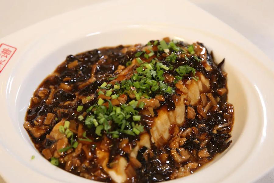 黄花木耳肉丁扒豆腐