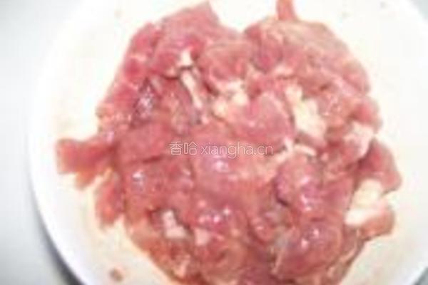 黄瓜木耳炒肉的做法图解1