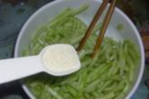 凉拌瓜皮的做法图解5