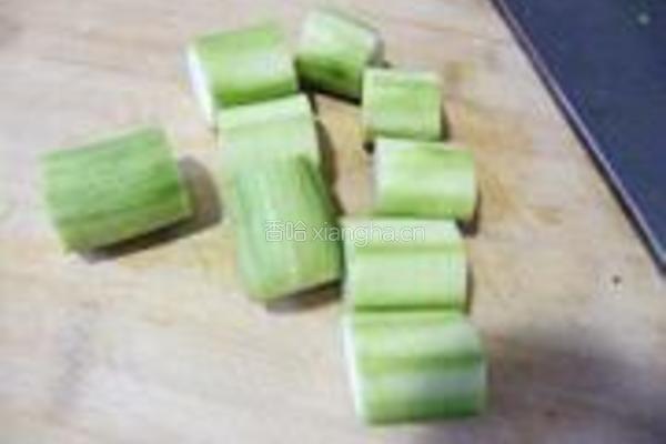 蒜末粉丝蒸丝瓜的做法图解3
