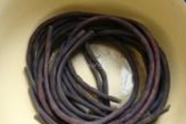 酱爆豇豆卷的做法图解2