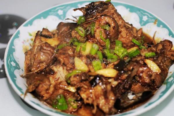 大蒜烧鲶鱼