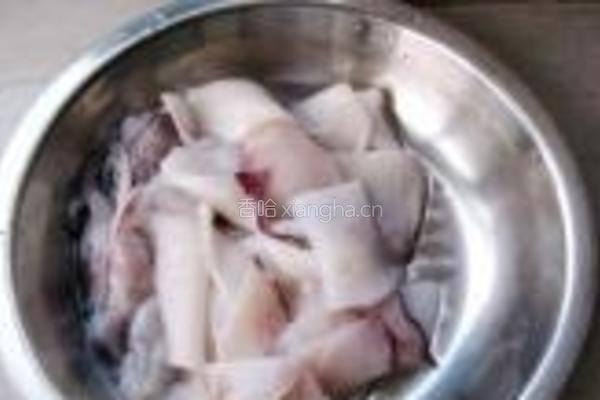 西兰花炒鱿鱼的做法图解3