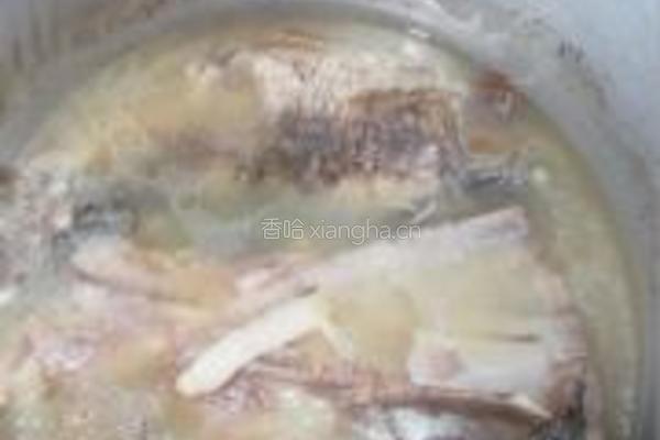 玉竹无花果煲鲫鱼的做法图解7