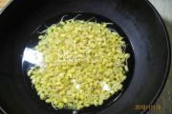 椒香炝豆芽的做法图解1