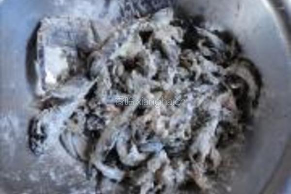 小鱼虾贴饼的做法图解3