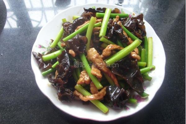黑木耳炒蒜苗