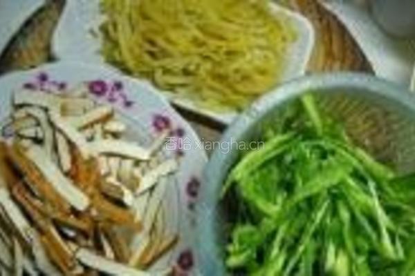 青椒榨菜五香干的做法图解2