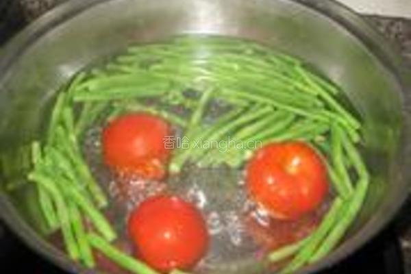蒜香番茄浇豇豆的做法图解4
