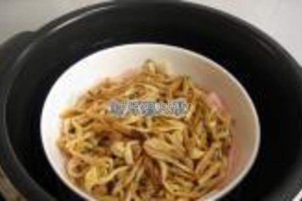 黄花菜扣肉的做法图解9