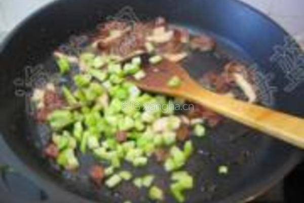 芥蓝腊肠炒饭的做法图解5