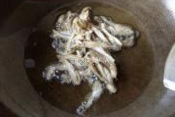 鱼干小炒水晶皮的做法图解6