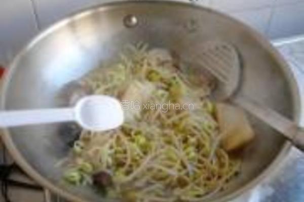 香菇鳕鱼豆芽汤的做法图解9