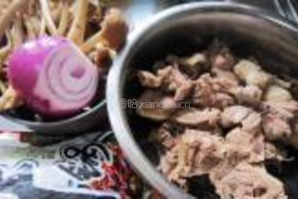 干锅鸭腿茶树菇的做法图解1