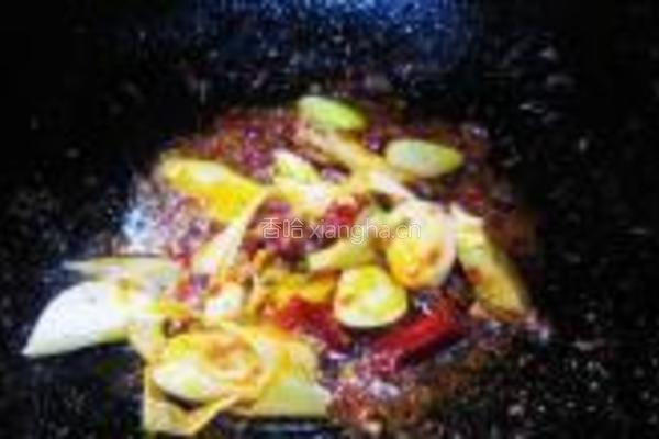 干锅鸭腿茶树菇的做法图解2
