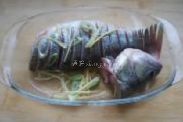 孔雀开屏鲈鱼的做法图解3