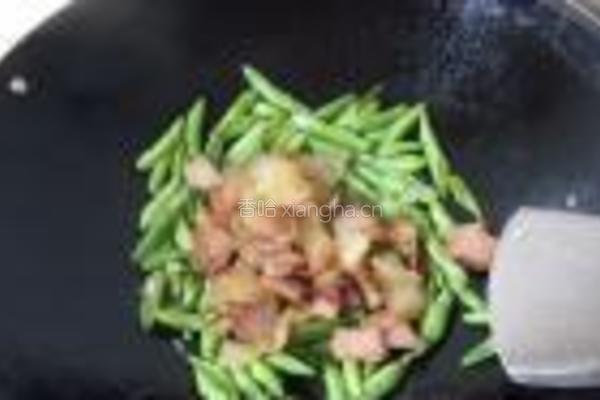四季豆炒腊肉的做法图解7